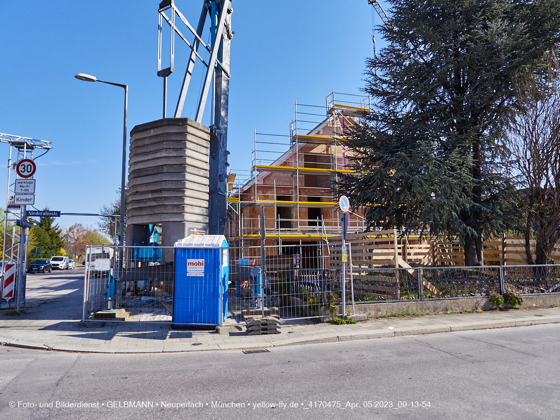 05.04.2023 - Baustelle eines Mehrfamilienhauses in der Niederalmstraße 16 in Neuperlach